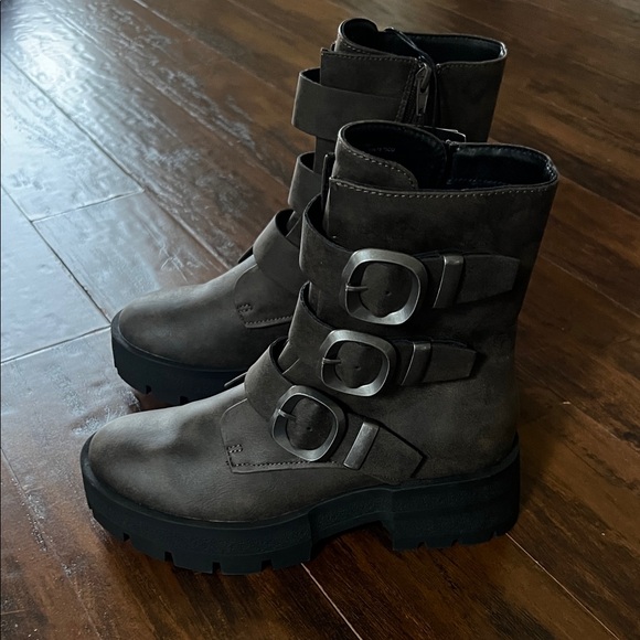 NWT Madden NYC Brown Buckle Strap Lug Sole Combat Boots Size 9 - Picture 9 of 10